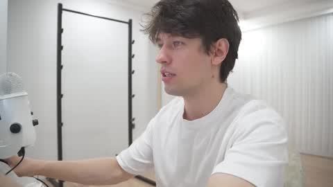 Snapshot of tommyjoyer chatting on November 15, 7:49 am Tommy Joyer online show from November 15, 7:49 am