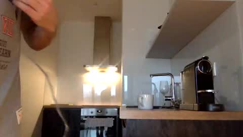 Thomas Fit online show from February 6, 7:24 am