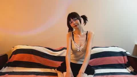 Snapshot of tonimechling chatting on July 20, 11:23 am Nana and Sara online show from July 20, 11:23 am