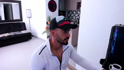 tony muscle1 online show from February 7, 12:17 pm