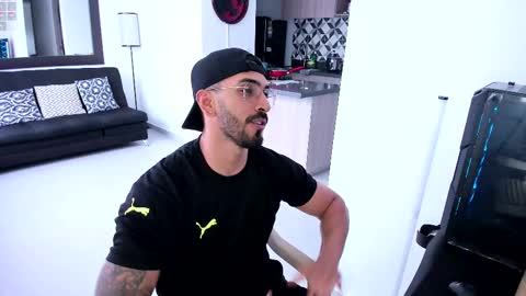 tony muscle1 online show from February 10, 8:31 pm