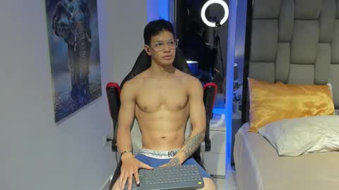 Snapshot of tony_petrov chatting on September 12, 8:14 am tony_petrov online show from September 12, 8:14 am