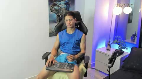 Snapshot of tony_petrov chatting on September 23, 4:48 am tony_petrov online show from September 23, 4:48 am