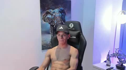 Snapshot of tony_petrov chatting on September 29, 1:22 am tony_petrov online show from September 29, 1:22 am