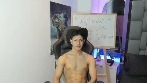 Snapshot of tony_petrov chatting on October 10, 5:06 am tony_petrov online show from October 10, 5:06 am