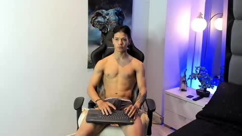 Snapshot of tony_petrov chatting on October 11, 8:46 am tony_petrov online show from October 11, 8:46 am