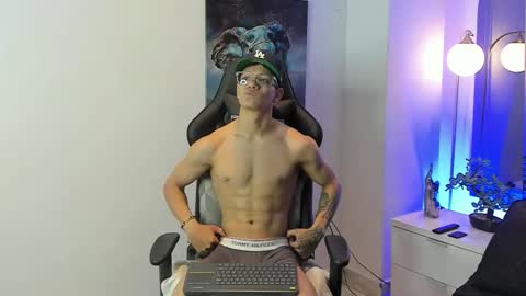 Snapshot of tony_petrov chatting on October 24, 4:53 am tony_petrov online show from October 24, 4:53 am