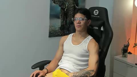 Snapshot of tony_petrov chatting on November 16, 12:49 am tony_petrov online show from November 16, 12:49 am