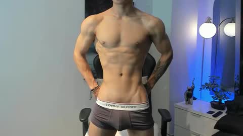 Snapshot of tony_petrov chatting on November 25, 1:33 pm tony_petrov online show from November 25, 1:33 pm