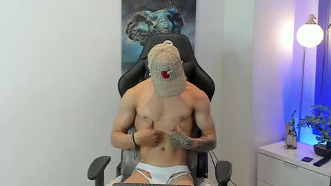 Snapshot of tony_petrov chatting on November 28, 1:47 pm tony_petrov online show from November 28, 1:47 pm