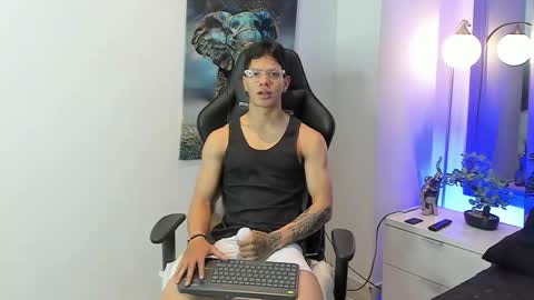 Snapshot of tony_petrov chatting on December 1, 12:21 pm tony_petrov online show from December 1, 12:21 pm