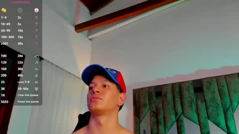 Snapshot of tony_petrov chatting on June 3, 12:35 am tony_petrov online show from June 3, 12:35 am