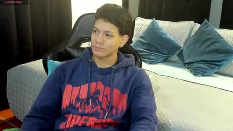 Snapshot of tony_petrov chatting on June 5, 5:58 am tony_petrov online show from June 5, 5:58 am