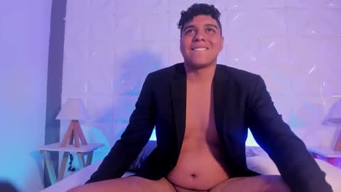 Snapshot of tony_rios_ chatting on November 13, 5:39 am tony online show from November 13, 5:39 am