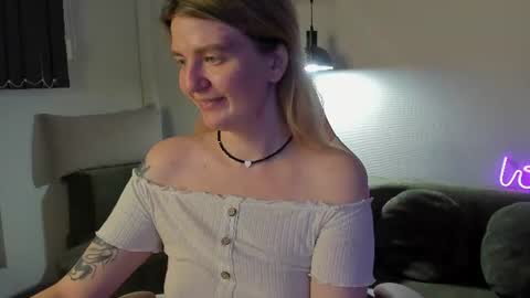 Snapshot of tonyameow chatting on July 5, 1:12 am Tonya online show from July 5, 1:12 am
