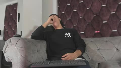 Snapshot of tonybenedetti chatting on May 26, 8:49 pm Tony Benedetti online show from May 26, 8:49 pm