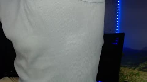 tonydesire_ online show from April 19, 9:06 pm