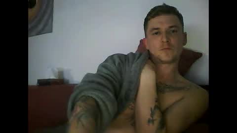 Snapshot of tonystrawberry chatting on April 6, 9:49 pm tonystrawberry online show from April 6, 9:49 pm