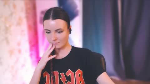 Elizabeth online show from March 12, 5:17 pm