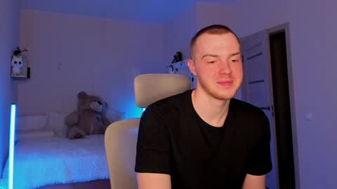 Snapshot of toohornyserj chatting on December 9, 2:13 am toohornyserj online show from December 9, 2:13 am