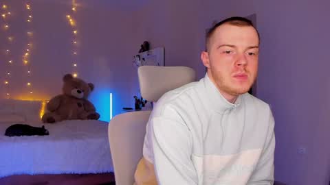 Snapshot of toohornyserj chatting on December 10, 8:05 pm toohornyserj online show from December 10, 8:05 pm