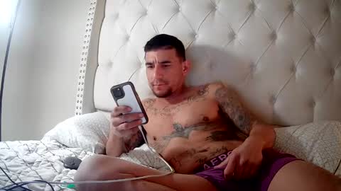 Snapshot of toomuchsmoke chatting on November 6, 4:35 am toomuchsmoke online show from November 6, 4:35 am