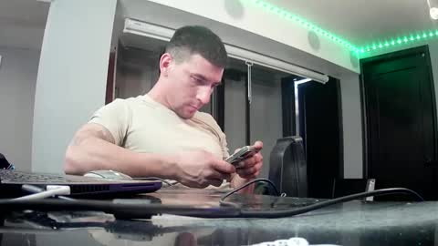 Snapshot of toomuchsmoke chatting on January 11, 6:07 am toomuchsmoke online show from January 11, 6:07 am