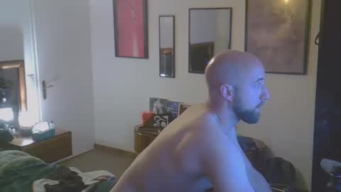 Snapshot of tootsybird69 chatting on April 28, 10:37 pm tootsybird69 online show from April 28, 10:37 pm
