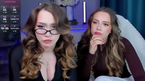 Snapshot of top_twins chatting on November 29, 4:54 pm Yara online show from November 29, 4:54 pm