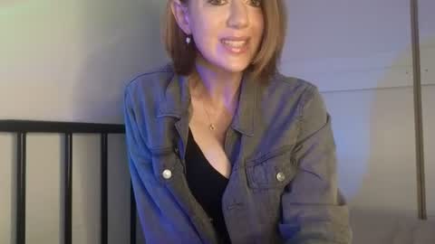 Snapshot of topsywilde chatting on June 18, 7:52 am Topsy online show from June 18, 7:52 am