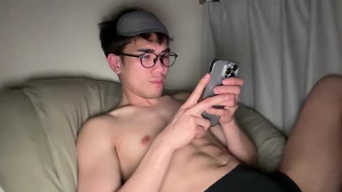 Snapshot of toshikaro0 chatting on March 12, 5:49 pm Karo online show from March 12, 5:49 pm