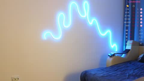 Toshi online show from December 7, 1:07 pm