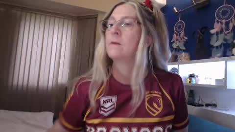 Snapshot of total_aussie_milfs chatting on May 27, 12:29 am Milly online show from May 27, 12:29 am