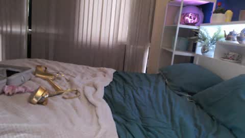 Snapshot of total_aussie_milfs chatting on May 27, 1:57 am Milly online show from May 27, 1:57 am