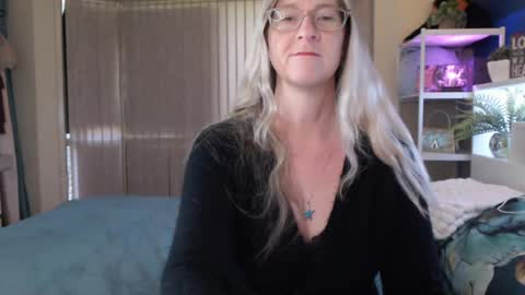 Snapshot of total_aussie_milfs chatting on July 20, 11:18 pm Milly online show from July 20, 11:18 pm