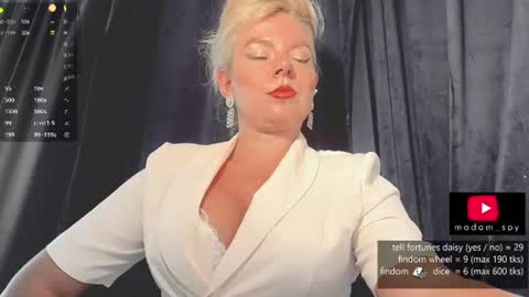 Snapshot of totally_spy chatting on August 2, 1:42 pm Madam Viktoria Vacation in Portugal 2811 - 0412 online show from August 2, 1:42 pm