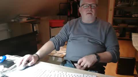 Snapshot of toto758 chatting on October 9, 9:02 pm toto758 online show from October 9, 9:02 pm