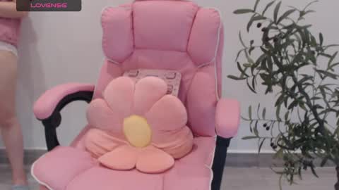 Snapshot of totoro_09 chatting on September 12, 4:34 am Angelina online show from September 12, 4:34 am