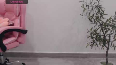 Snapshot of totoro_09 chatting on September 16, 1:50 am Angelina online show from September 16, 1:50 am