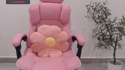 Snapshot of totoro_09 chatting on September 18, 3:41 am Angelina online show from September 18, 3:41 am