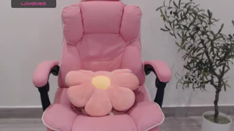 Snapshot of totoro_09 chatting on October 3, 7:49 am Angelina online show from October 3, 7:49 am