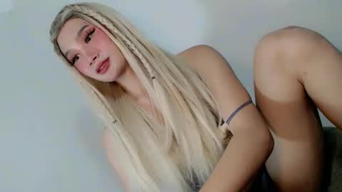 Snapshot of touch_my_body1 chatting on May 28, 12:57 pm iloveyou AZ online show from May 28, 12:57 pm