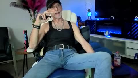 Snapshot of towndude123 chatting on May 31, 7:15 pm Town online show from May 31, 7:15 pm