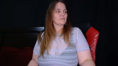 Snapshot of toxiclilly chatting on April 17, 5:27 pm Lilly Miss Mistress Goddess Maam Queen Boss online show from April 17, 5:27 pm