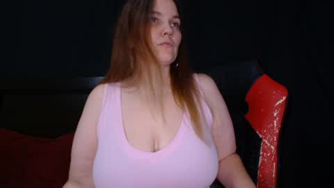 Snapshot of toxiclilly chatting on April 18, 4:44 pm Lilly Miss Mistress Goddess Maam Queen Boss online show from April 18, 4:44 pm