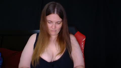 Snapshot of toxiclilly chatting on April 22, 5:03 pm Lilly Miss Mistress Goddess Maam Queen Boss online show from April 22, 5:03 pm