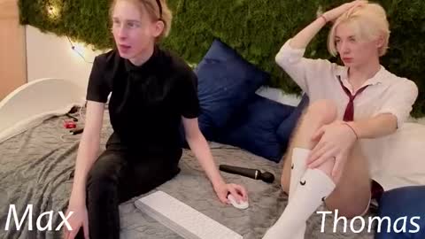 Max online show from November 20, 3:23 pm