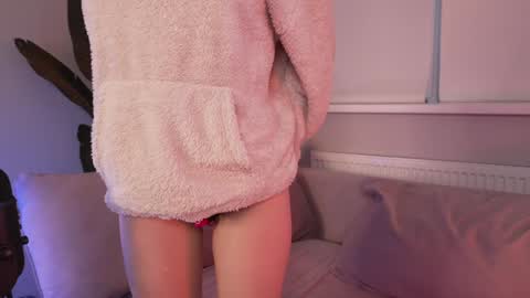 Snapshot of toxl chatting on January 25, 1:19 pm Bella online show from January 25, 1:19 pm