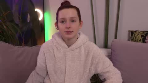 Snapshot of toxl chatting on February 21, 5:31 pm Bella online show from February 21, 5:31 pm