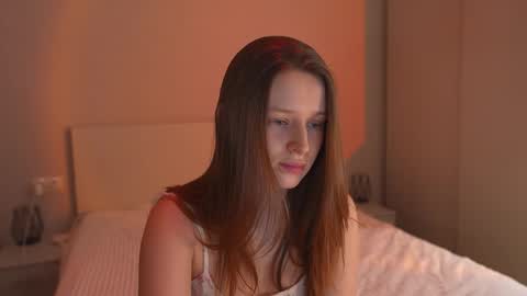 Snapshot of toxl chatting on November 30, 4:33 pm Bella online show from November 30, 4:33 pm